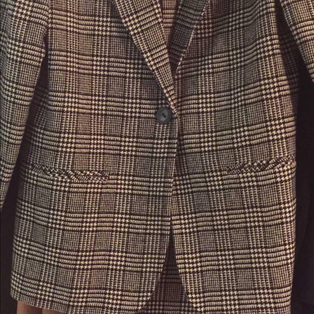 2 piece woman’s but I’ve seen men wear it as well
